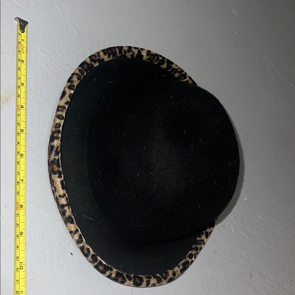 Leopard Trim Black Hat - Picture 3 of 6
